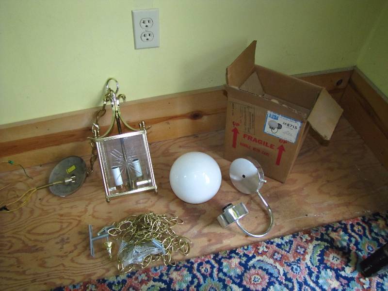 lot 40 image: vintage light fixtures