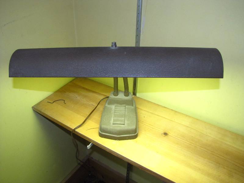 lot 41 image: Vintage metal desk lamp