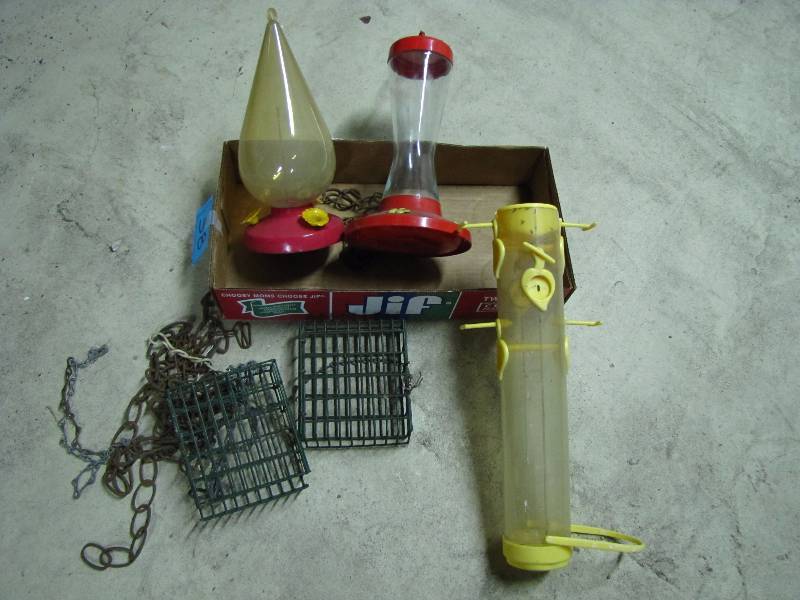 lot 58 image: Bird Feeders