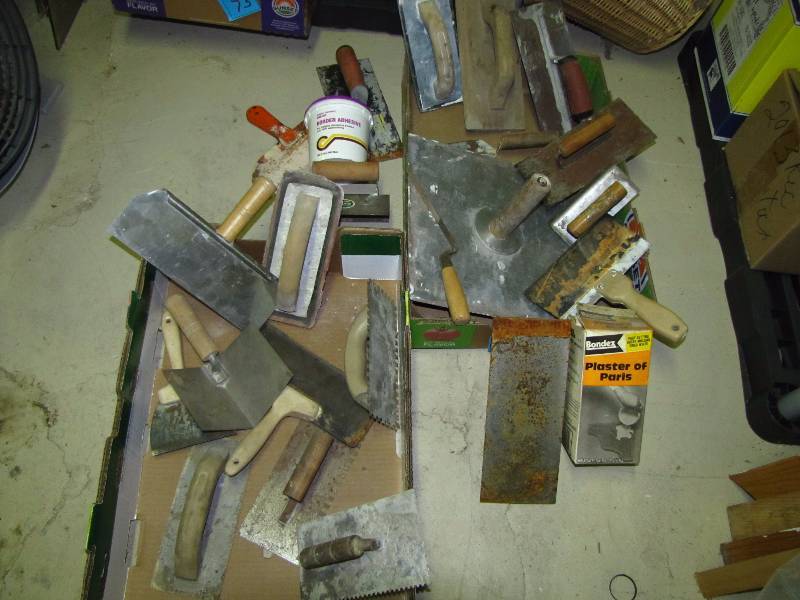 lot 74 image: Plastering Tools