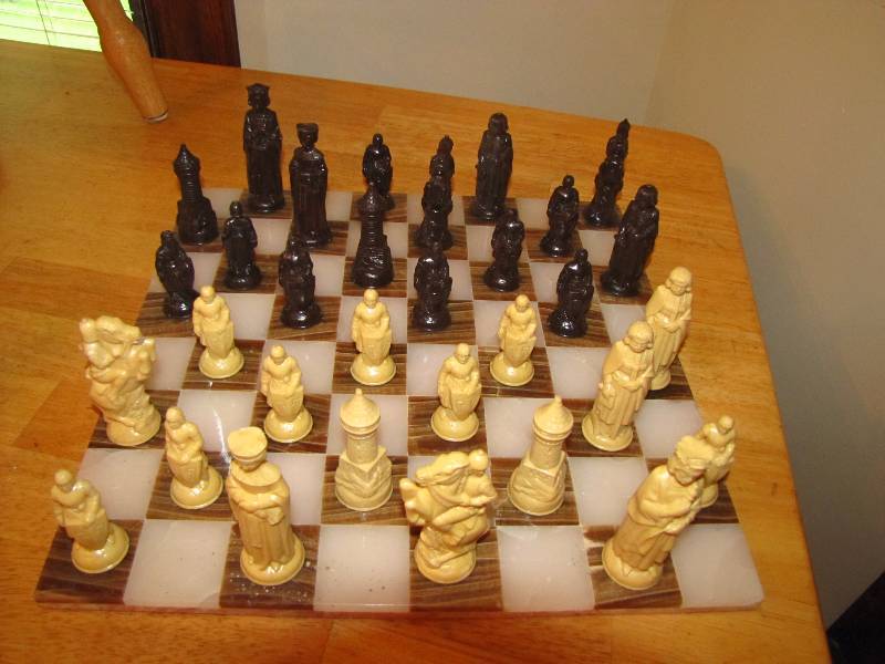lot 223 image: Vintage marble chess board with Plastic game pieces