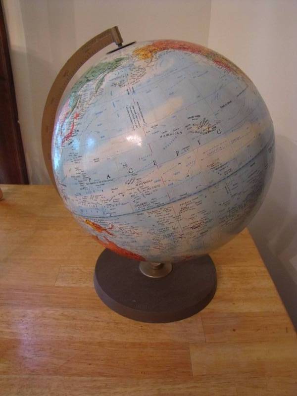 lot 224 image: Vintage table top globe