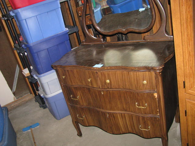 lot 197 image: antique serpentine dresser with mirror and 4 drawers