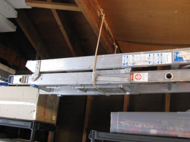 lot 198 image: metal extension ladder