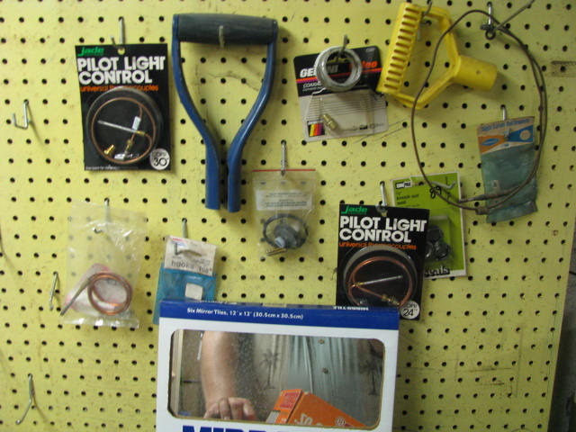 lot 83 image: household repair items