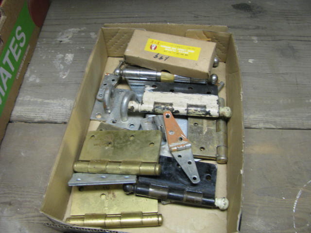 lot 105 image: misc hinges