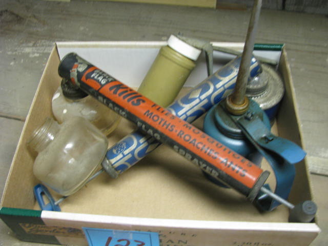lot 123 image: vintage pest control Black Flag