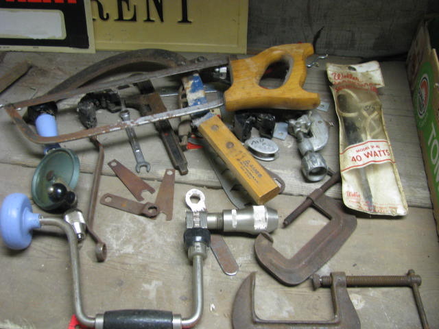 lot 134 image: misc garage tools see photos