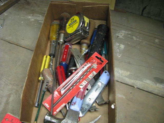 lot 141 image: yankee screwdriver hammer tape measure and more