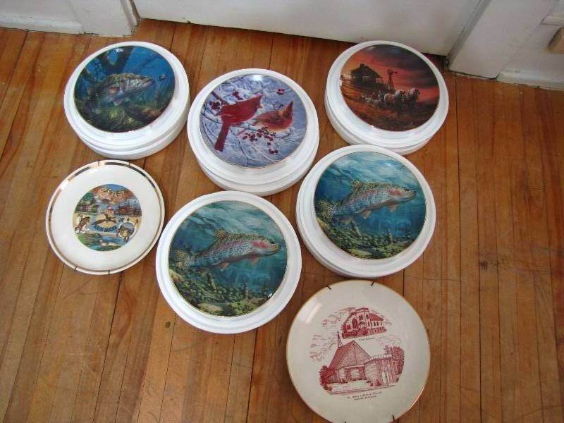 lot 271 image: Seven vintage collector Plates