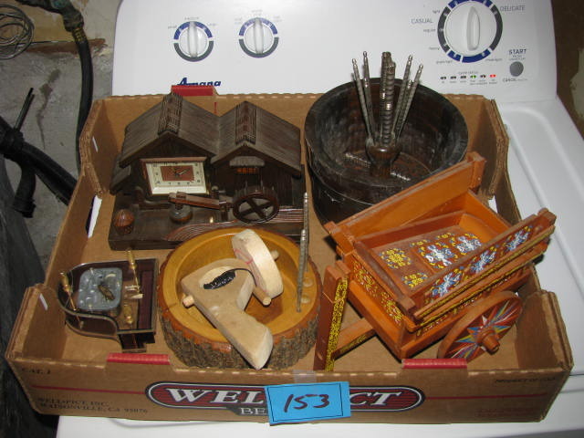 lot 153 image: wooden decor items