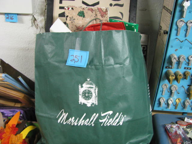 lot 251 image: gift bags see photos