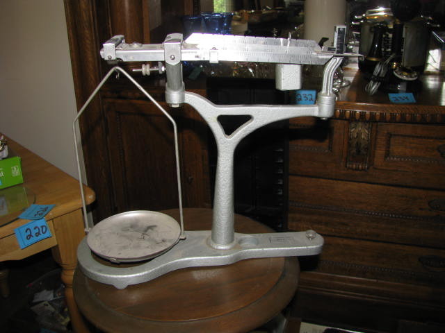 lot 260 image: scale