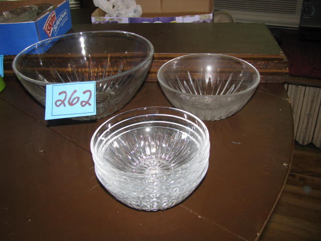 lot 262 image: very nice crystal bowls