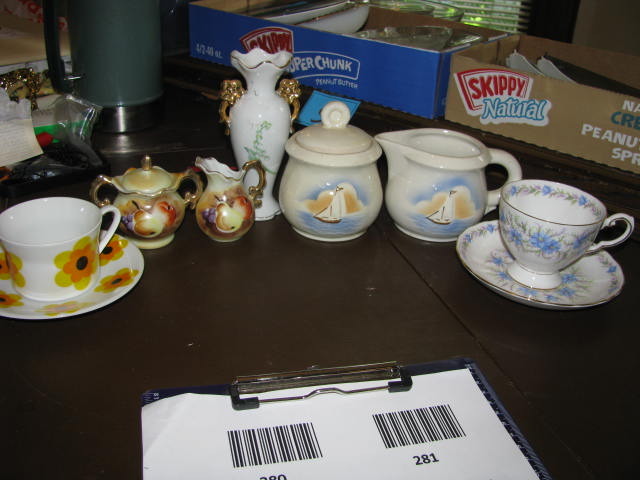 lot 280 image: misc tea cups and sugar creamers