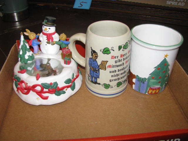 lot 284 image: three Christmas items