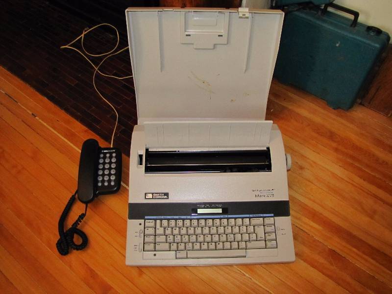 lot 298 image: vintage word processor