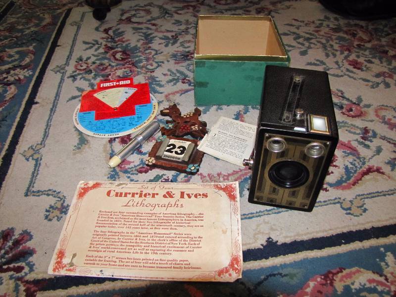 lot 301 image: Vintage art deco Kodak brownie Jr and set of Currier and Ives litho prints