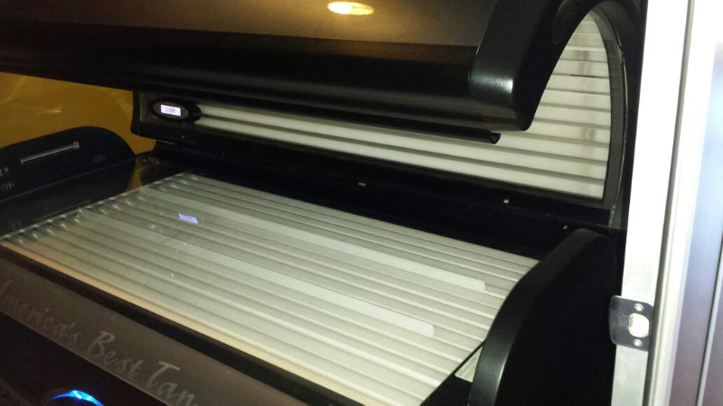 lot 3 image: 2007 Ovation 5400 Tanning bed