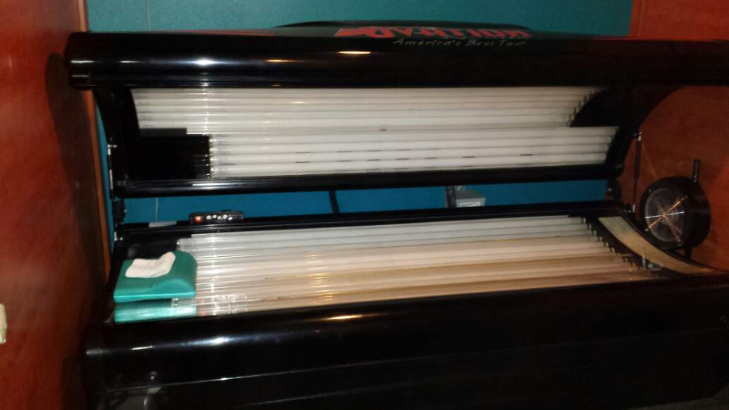 lot 7 image: Ovation 3400 Tanning Bed