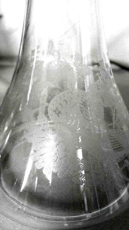 lot 4 image: Antique Kerosene Lamp Etched Glass Chimney