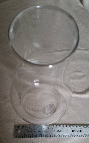 lot 7 image: Antique Kerosene Lamp Glass Chimney