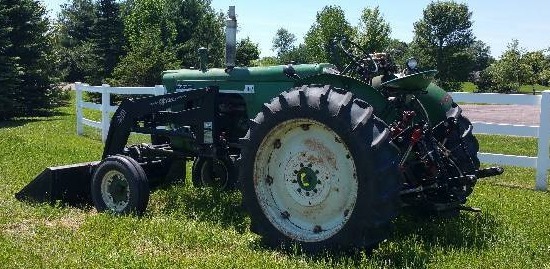 lot 1 image: Oliver 770 Tractor with Koyker 210 Loader