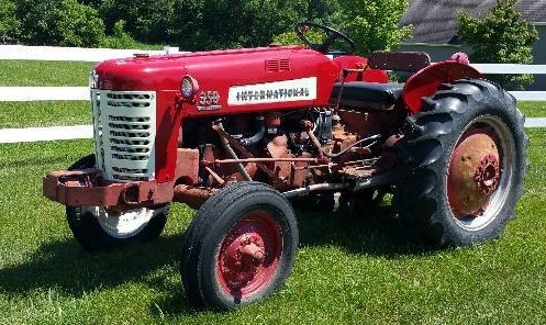 lot 3 image: International 350 Utility Tractor Including Wheel Weights