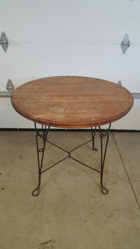 lot 55 image: Antique Ice Cream Parlor Table with 3 Chairs
