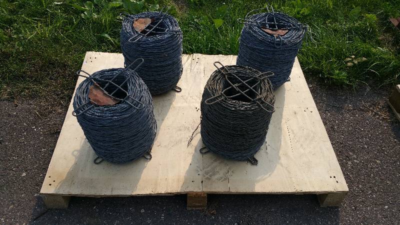 lot 89 image: (4) 70 lbs Spools of Twisted Barbless Cable  12.5 Gauge