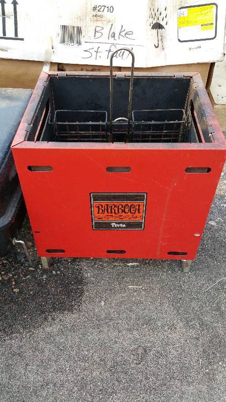 lot 98 image: Large Group of Grills, Including Weber, Barboca, Etc.