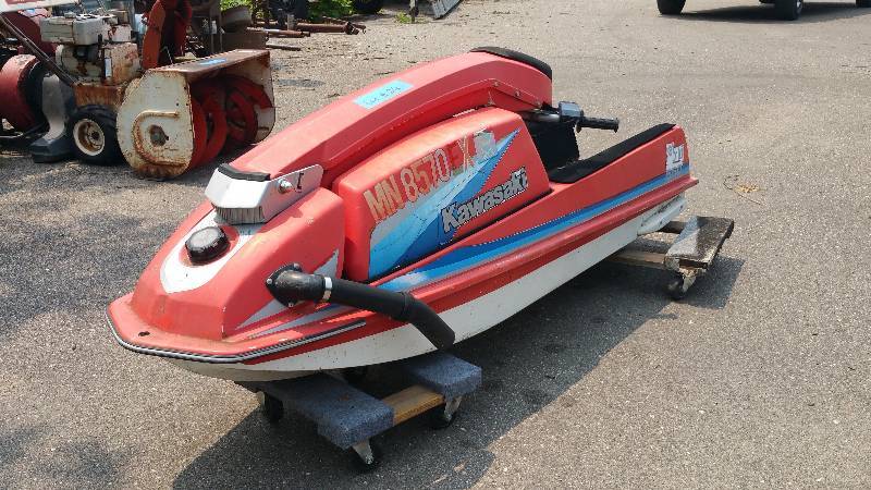 lot 22 image: 1985 Kawasaki 550 Stand Up Jet Ski  Docking Station