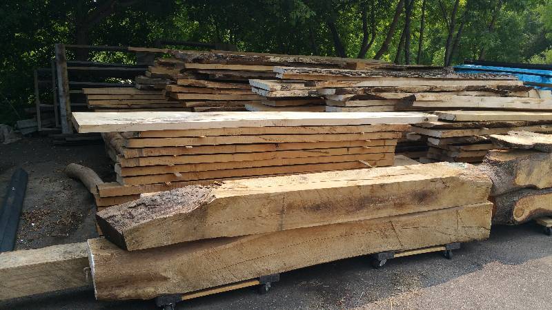 lot 124 image: Very Large Group of Rough Cut Oak & Other Various Wood