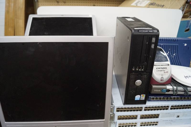 lot 10 image: Computer Items