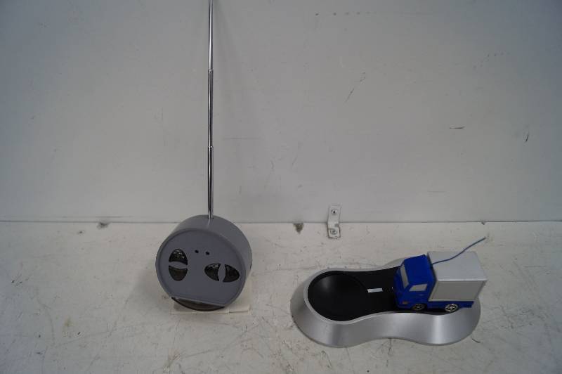 lot 24 image: Remote Control Truck