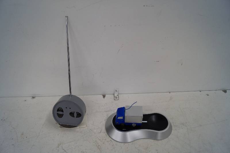 lot 25 image: Remote Control Truck