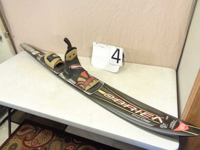 lot 4 image: Water Ski