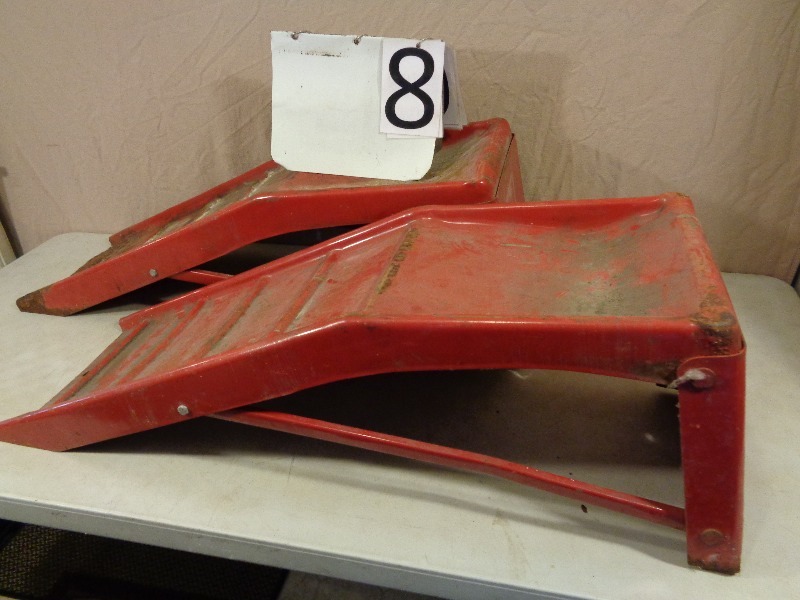 lot 8 image: Car Ramps