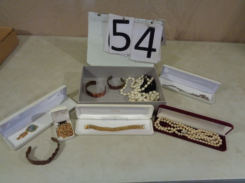 lot 54 image: Jewelry