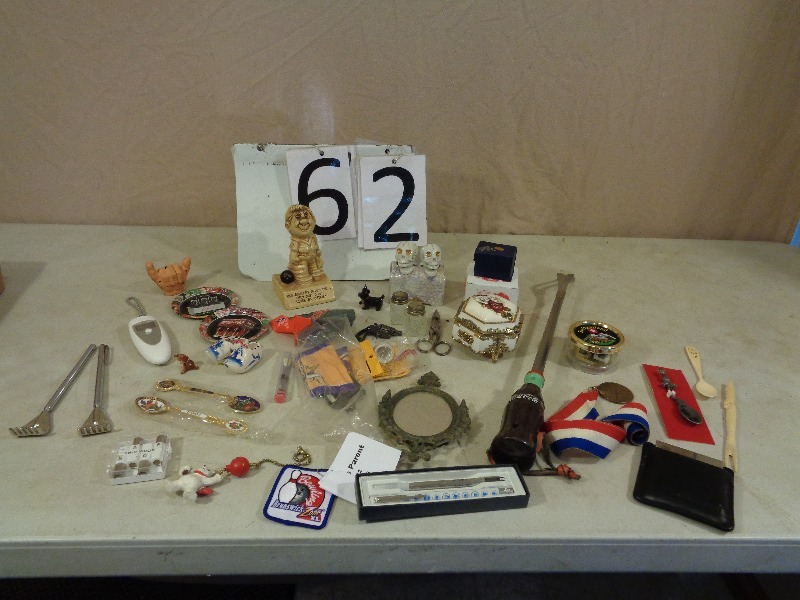 lot 62 image: Collectibles