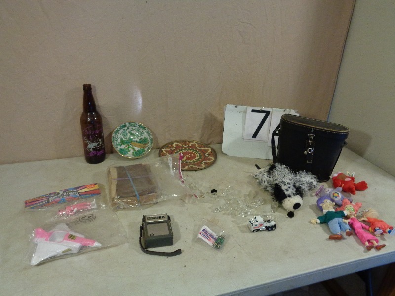lot 74 image: Collectibles