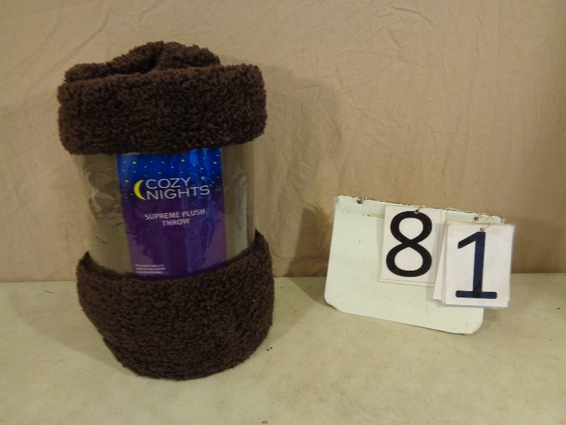 lot 81 image: New Super Soft Throw
