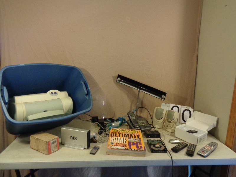 lot 90 image: Assorted Electronics