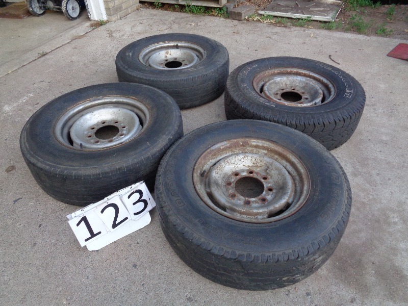 lot 123 image: 4 Tires and Wheels