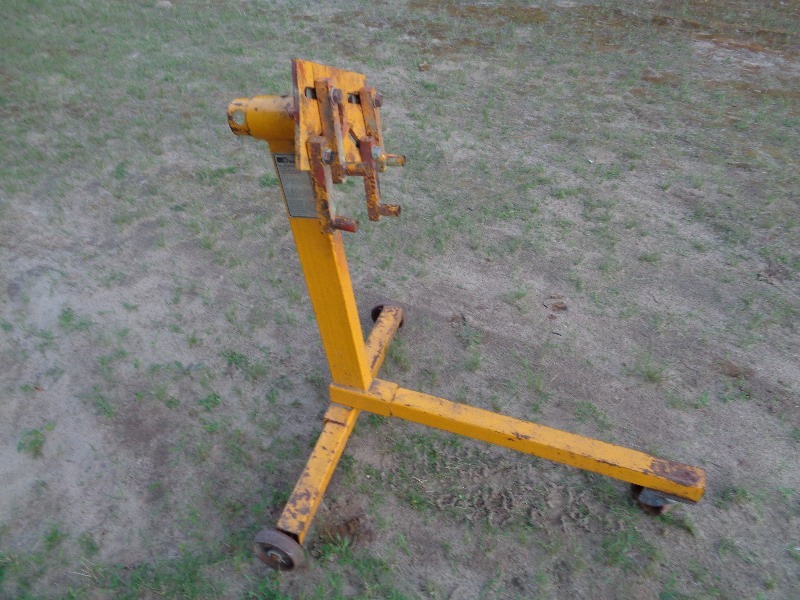 lot 6 image: Engine Stand