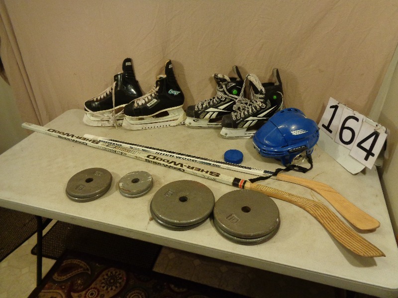 lot 164 image: Hockey Equipment