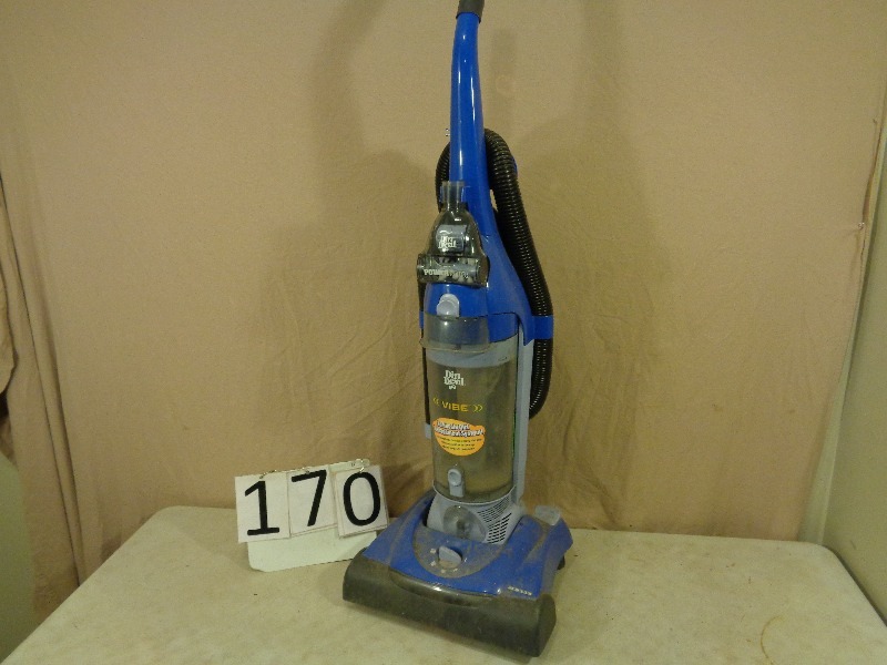lot 170 image: Dirt Devil Vacuum