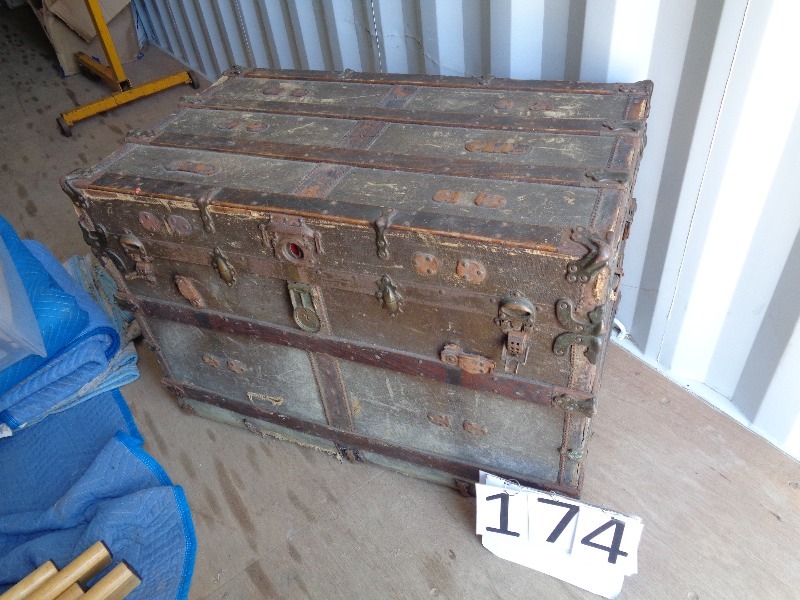 lot 174 image: Vintage Trunk