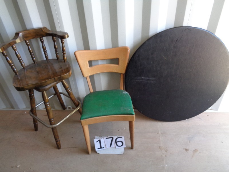 lot 176 image: Lot of Furniture