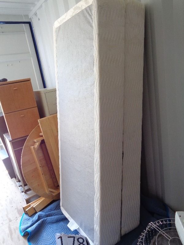 lot 178 image: Split Queen Boxspring